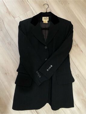 Vintage Hermes Paris Black Wool-Blend Women's tuxedo Blazer with Velvet Collar